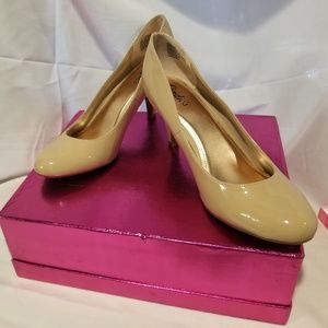 NIB CANDIES CAROSEA BLUSH PATENT HEEL